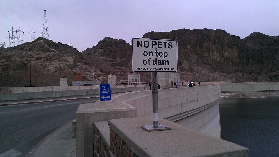Hoover Dam pet sign.
